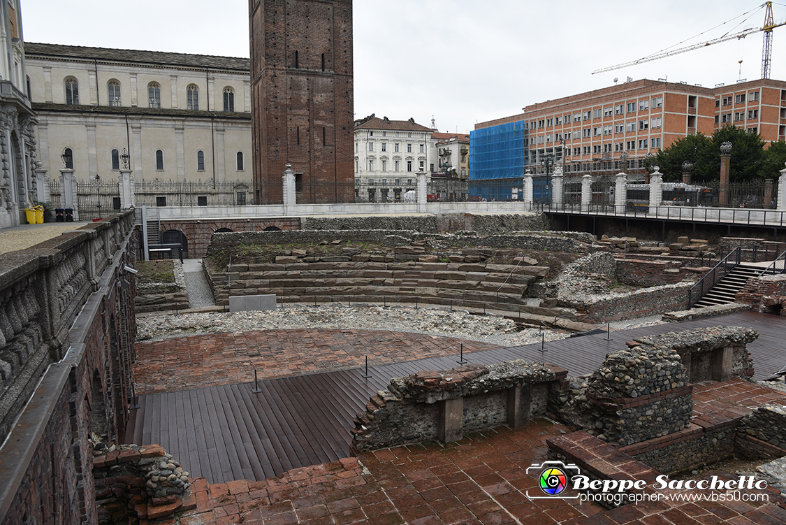 VBS_6216 - Restauri Fontana Tritone, Teatro Romano, Muro Bastioni.jpg